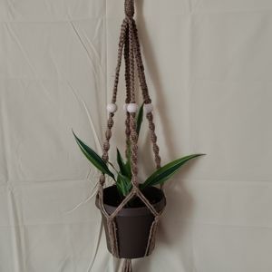Macrame plant hangar